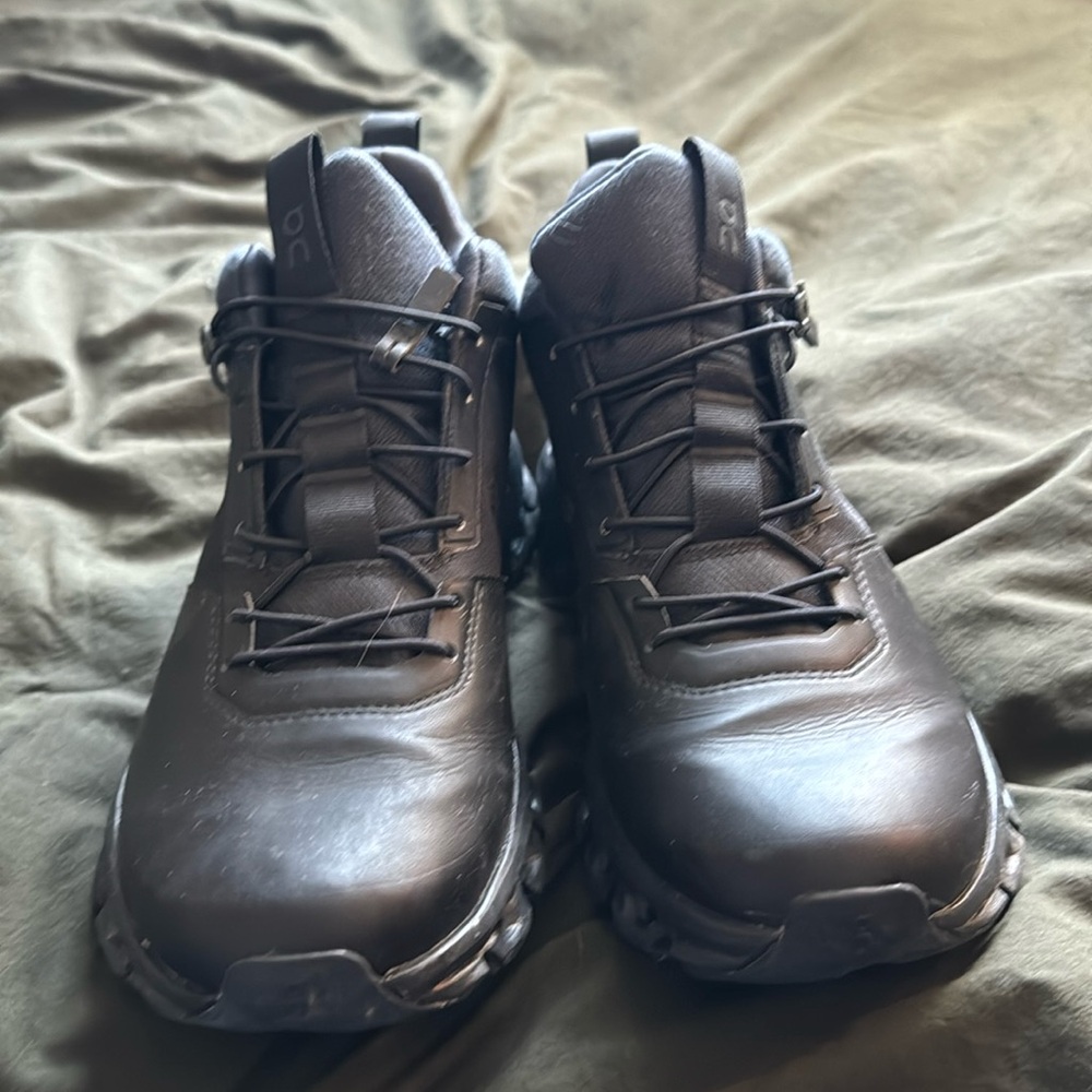 ON waterproof black sneakers/boots